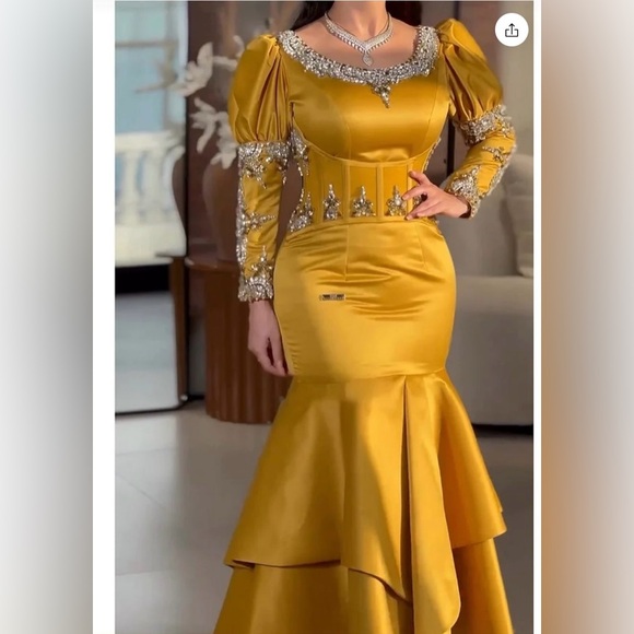 Very nice dress different - Picture 3 of 6